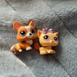Lot of a corgi and a kitten! Do not purchase if you aren’t them!